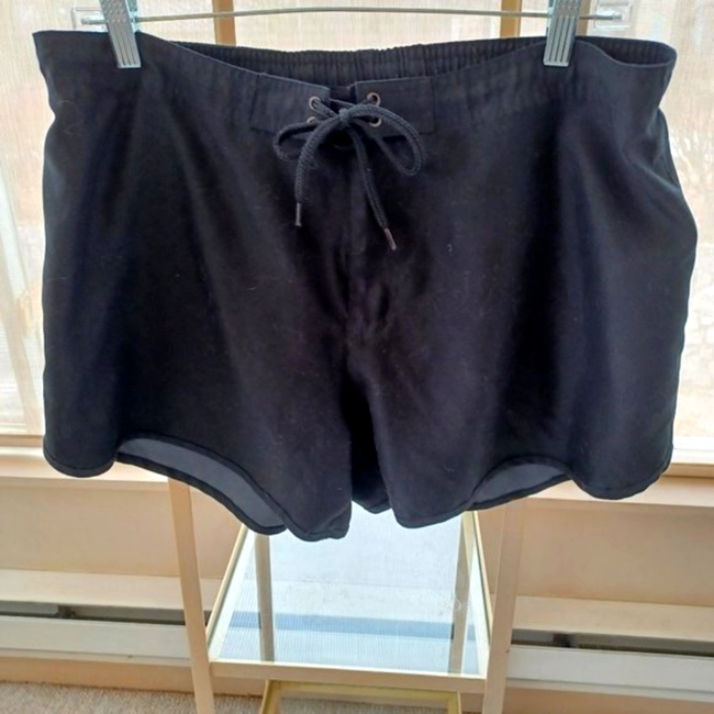 CATALINA SHORTS SIZE LARGE L 12-14 BLACK